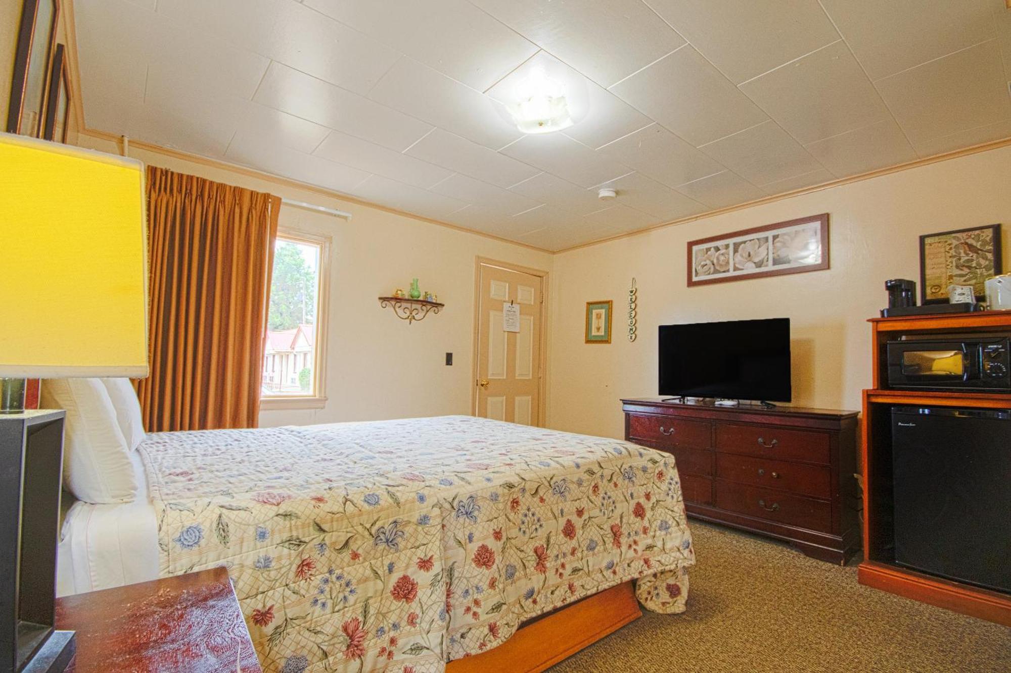 Sunflower Motel Hiawatha By Oyo ภายนอก รูปภาพ
