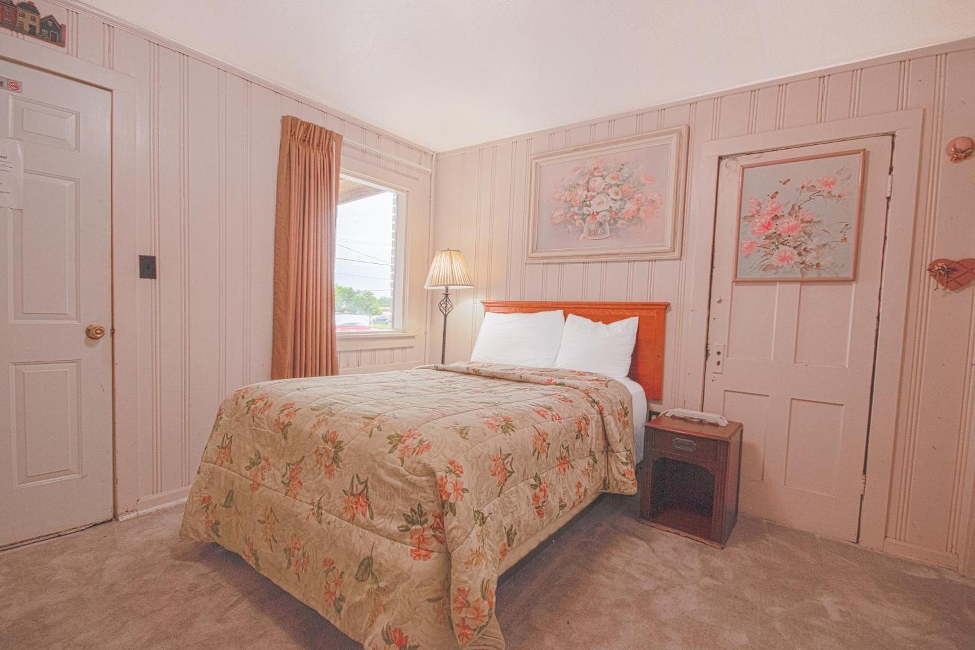 Sunflower Motel Hiawatha By Oyo ภายนอก รูปภาพ