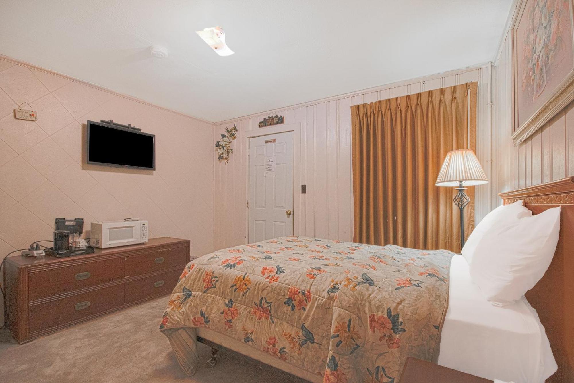 Sunflower Motel Hiawatha By Oyo ภายนอก รูปภาพ