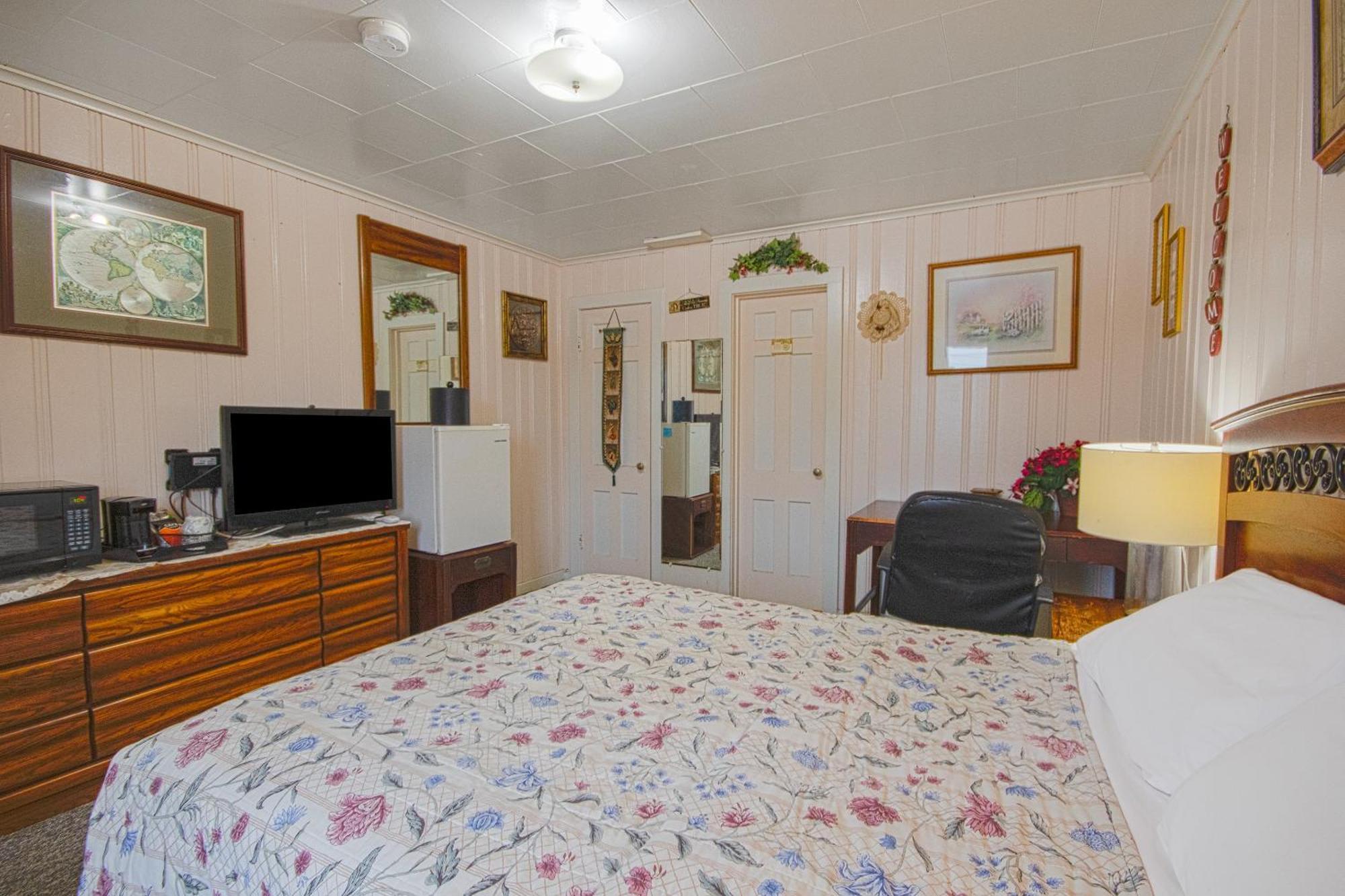 Sunflower Motel Hiawatha By Oyo ภายนอก รูปภาพ