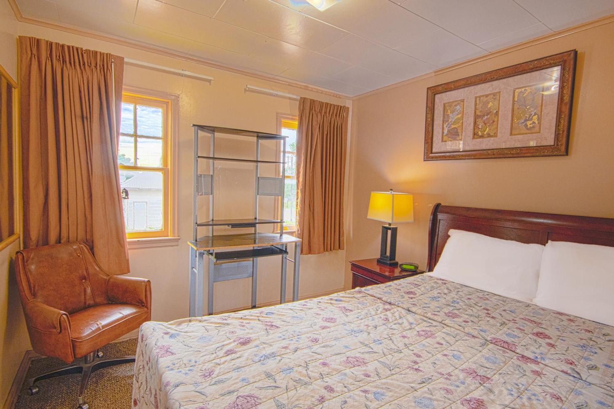 Sunflower Motel Hiawatha By Oyo ภายนอก รูปภาพ