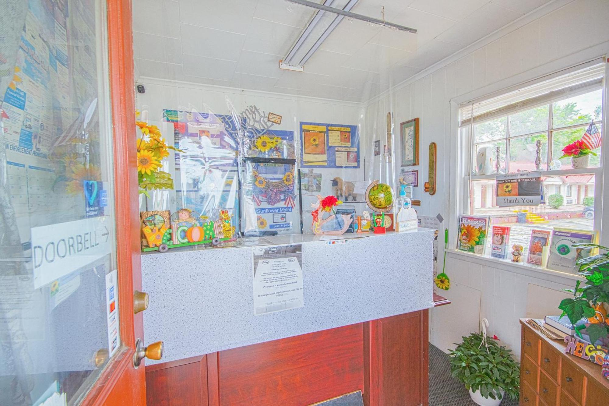 Sunflower Motel Hiawatha By Oyo ภายนอก รูปภาพ