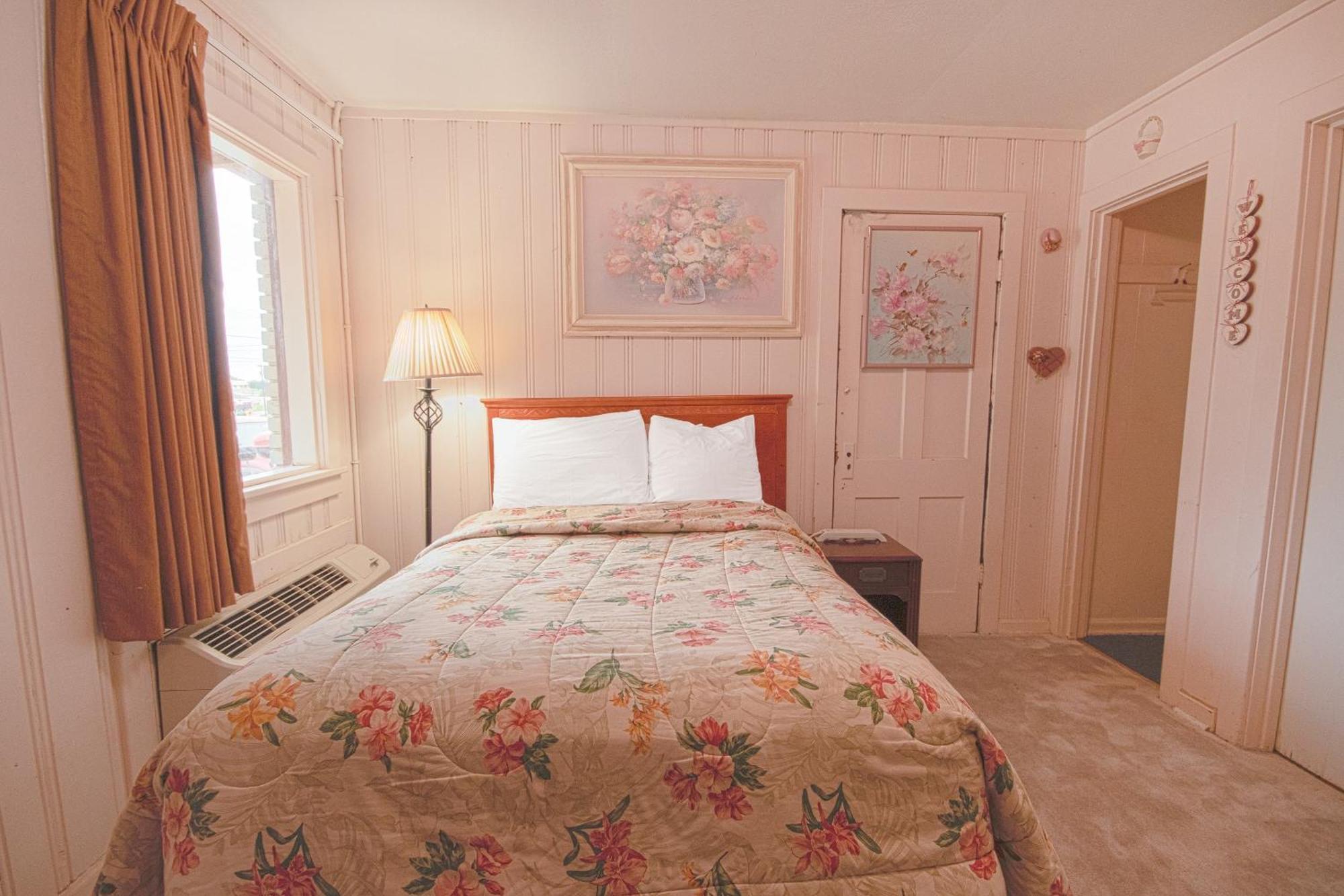 Sunflower Motel Hiawatha By Oyo ภายนอก รูปภาพ