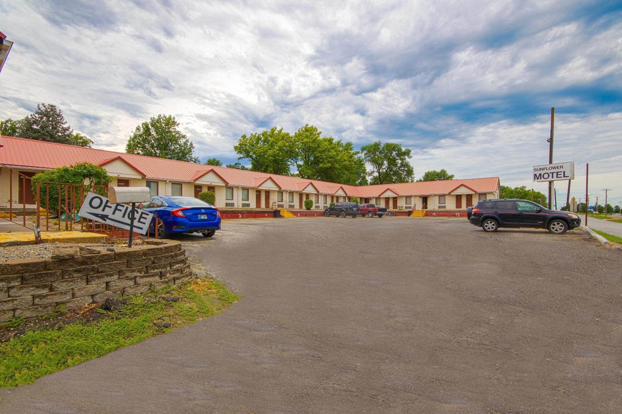 Sunflower Motel Hiawatha By Oyo ภายนอก รูปภาพ