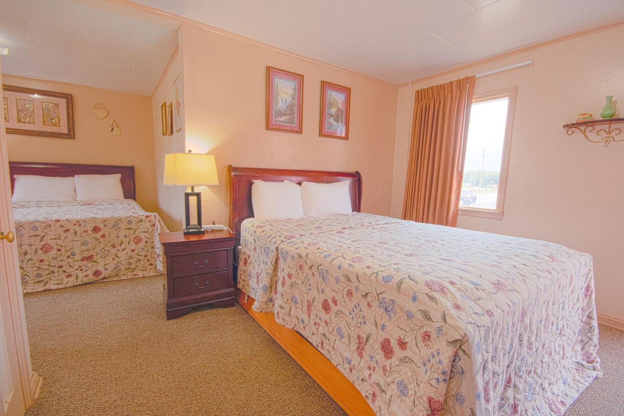 Sunflower Motel Hiawatha By Oyo ภายนอก รูปภาพ